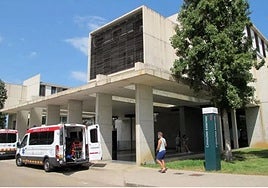 Entrada a Consultas Externas del Hospital de Dénia.