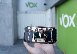 El líder de Vox, Santiago Abascal, en la rueda de prensa.