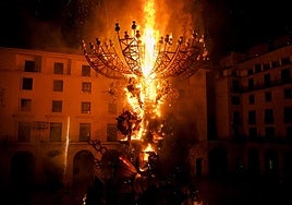 Cremà de la hoguera oficial 2024, 'Leyendas alicantinas'.