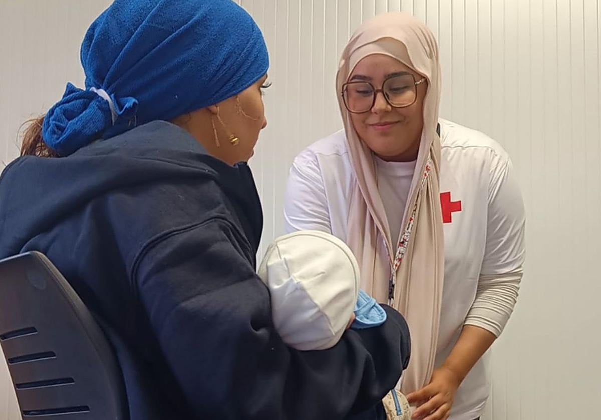 Madre con uno de los menores