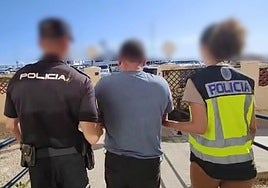 Imagen de la detención del presunto estafador.