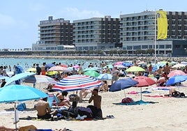 Playa del Postiguet este sábado.