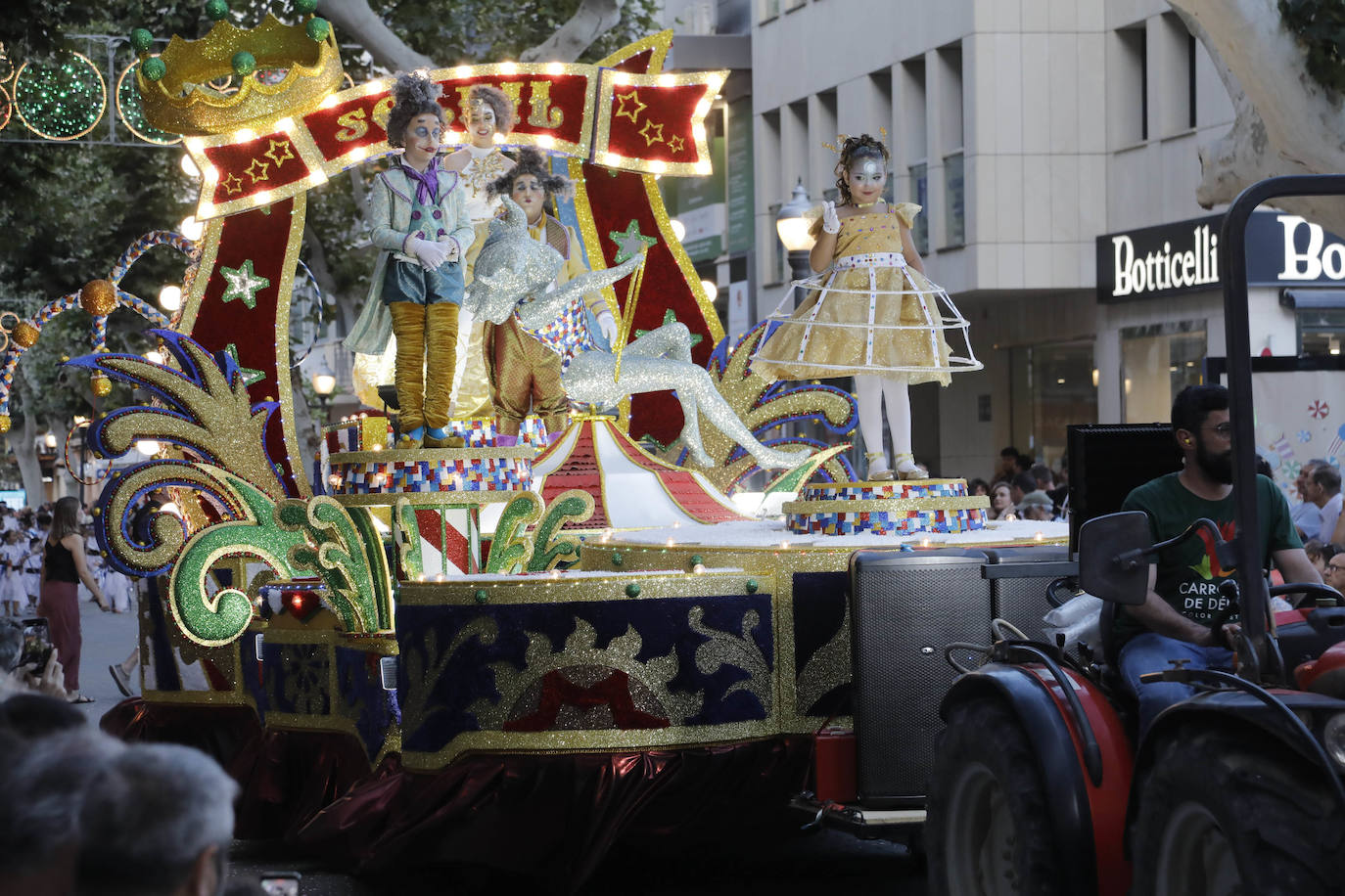 Así ha sido el desfile de Carrozas 2024 de Dénia