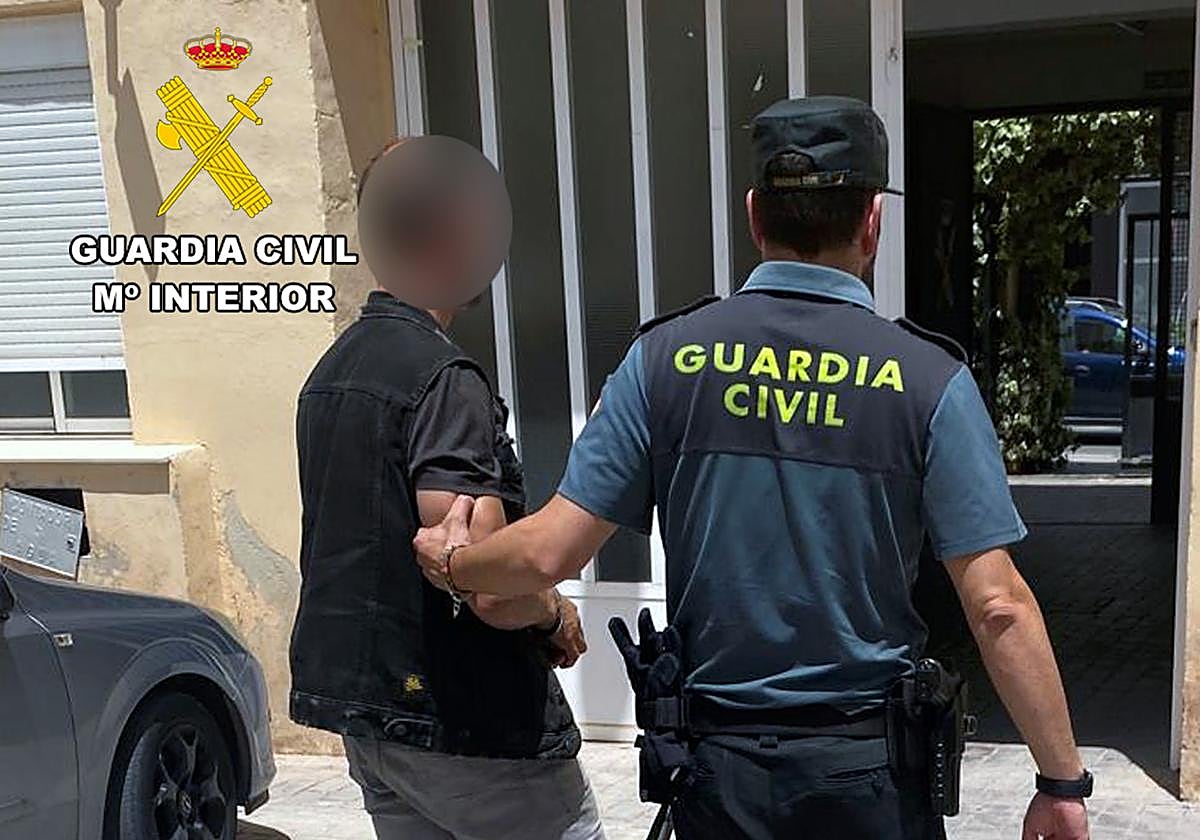 Detención del presunto ladrón de vehículos industriales.