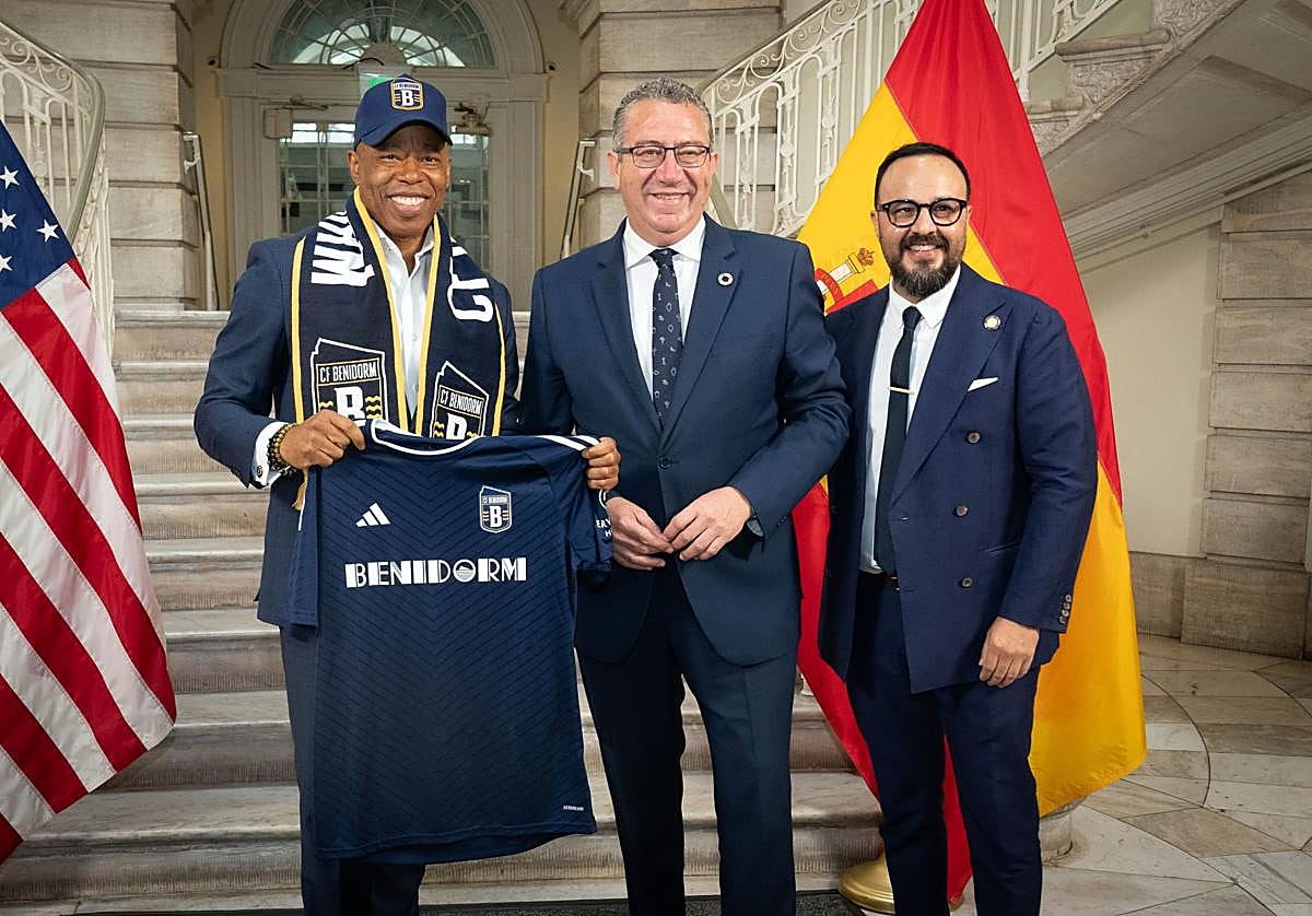 Eric Adams y Toni Pérez en la visita institucional.