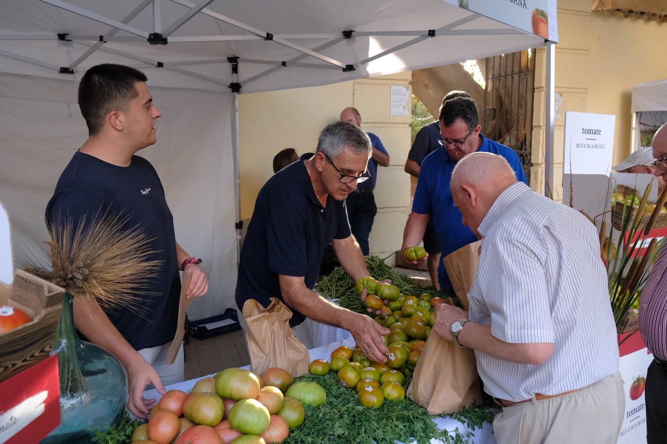 La IV Feria del Tomate de Muchamiel llena el municipio de sabor