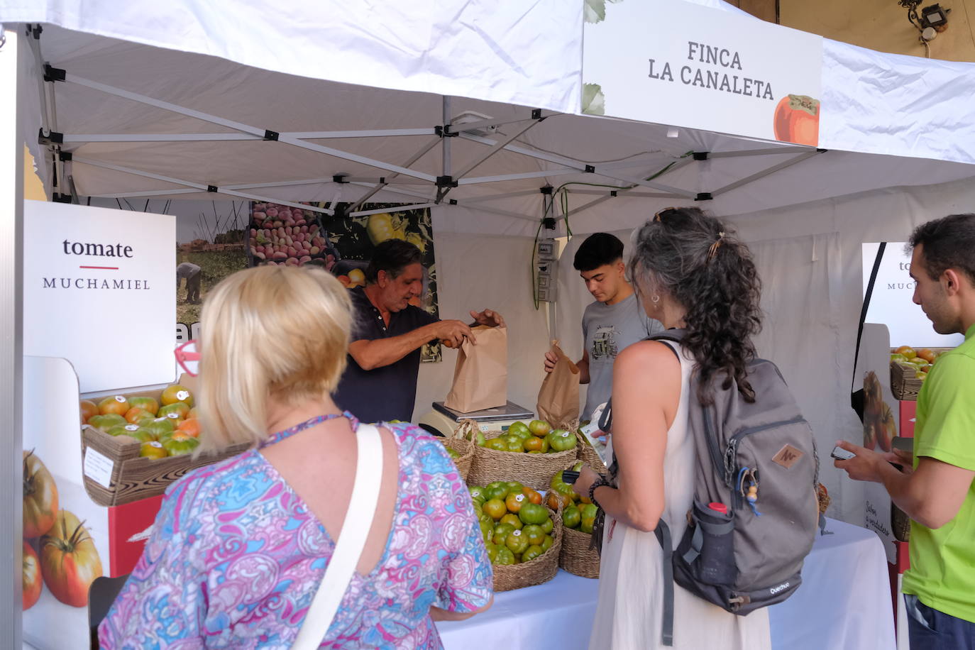 La IV Feria del Tomate de Muchamiel llena el municipio de sabor