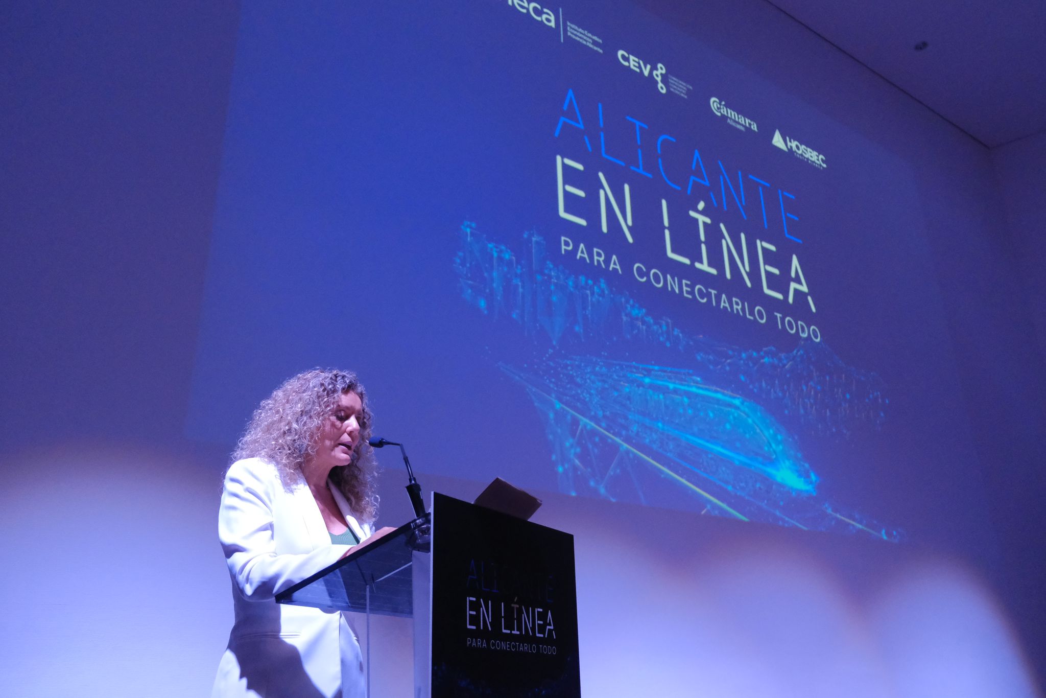 Fotos de la presentación del estudio &#039;Alicante en línea para conectarlo todo&#039;