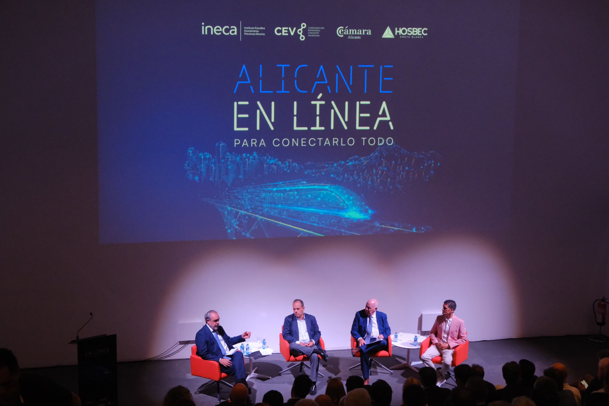 Fotos de la presentación del estudio &#039;Alicante en línea para conectarlo todo&#039;