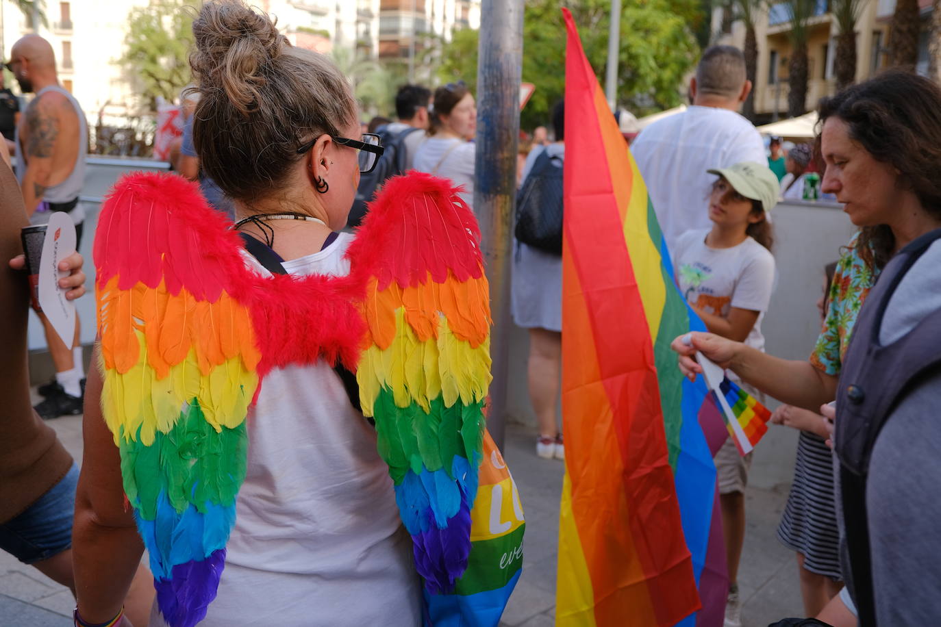 Multitudinaria manifestación del Orgullo LGTBIQ+ en Alicante
