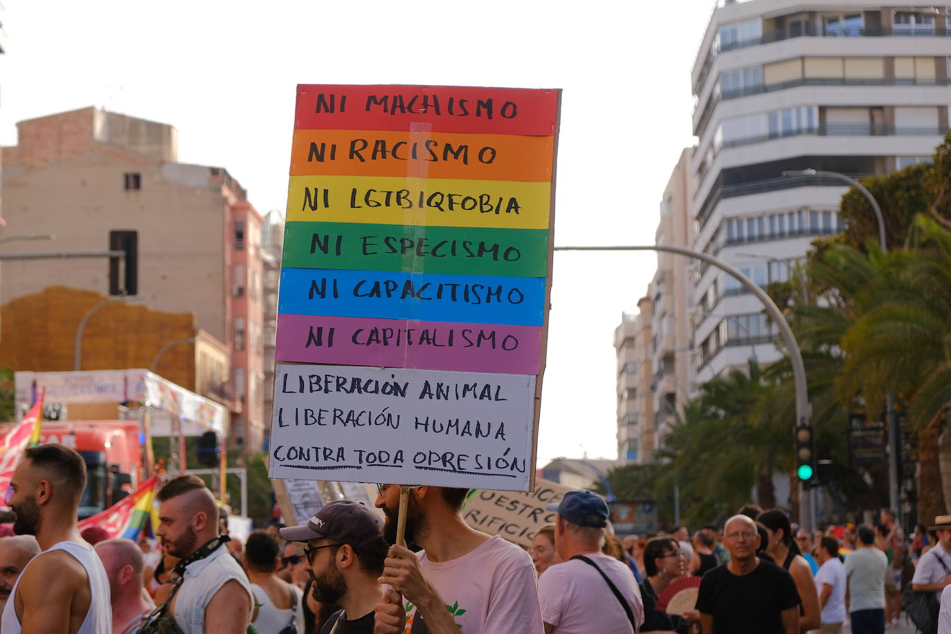 Multitudinaria manifestación del Orgullo LGTBIQ+ en Alicante