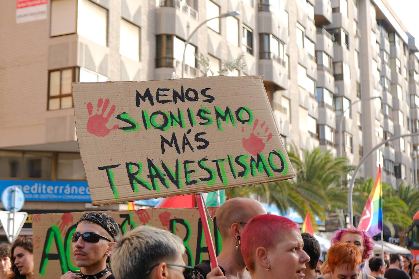 Multitudinaria manifestación del Orgullo LGTBIQ+ en Alicante