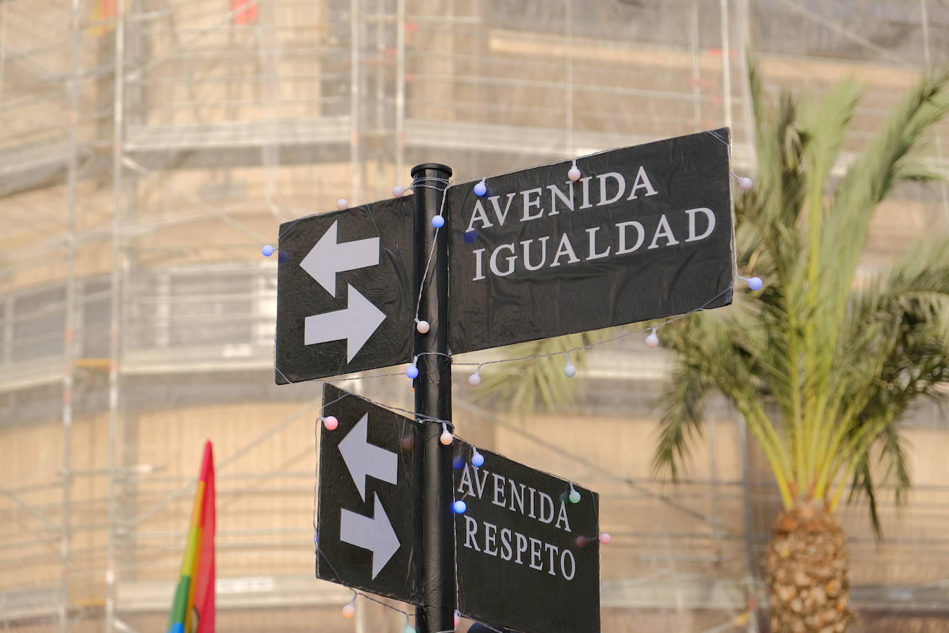 Multitudinaria manifestación del Orgullo LGTBIQ+ en Alicante