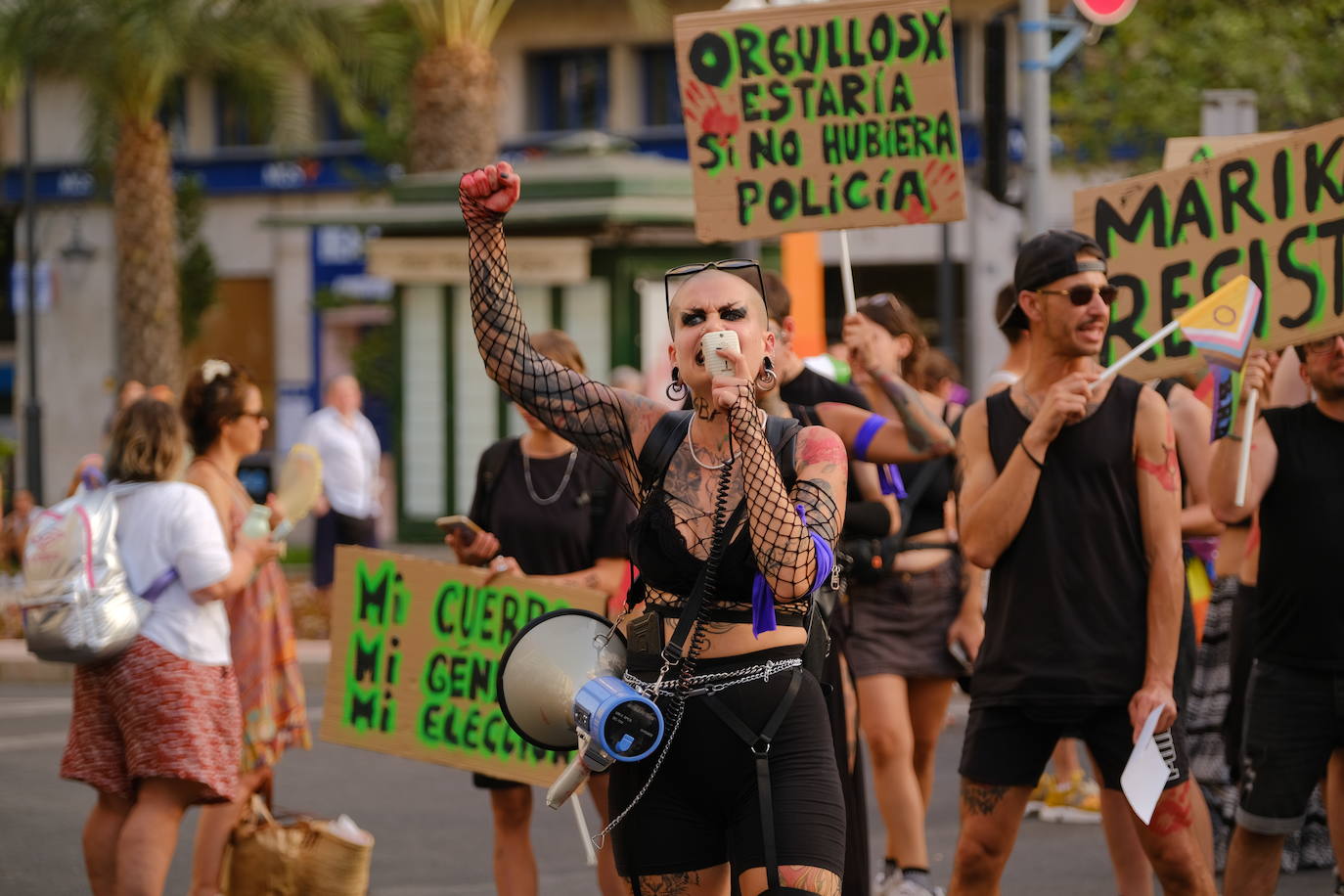 Multitudinaria manifestación del Orgullo LGTBIQ+ en Alicante