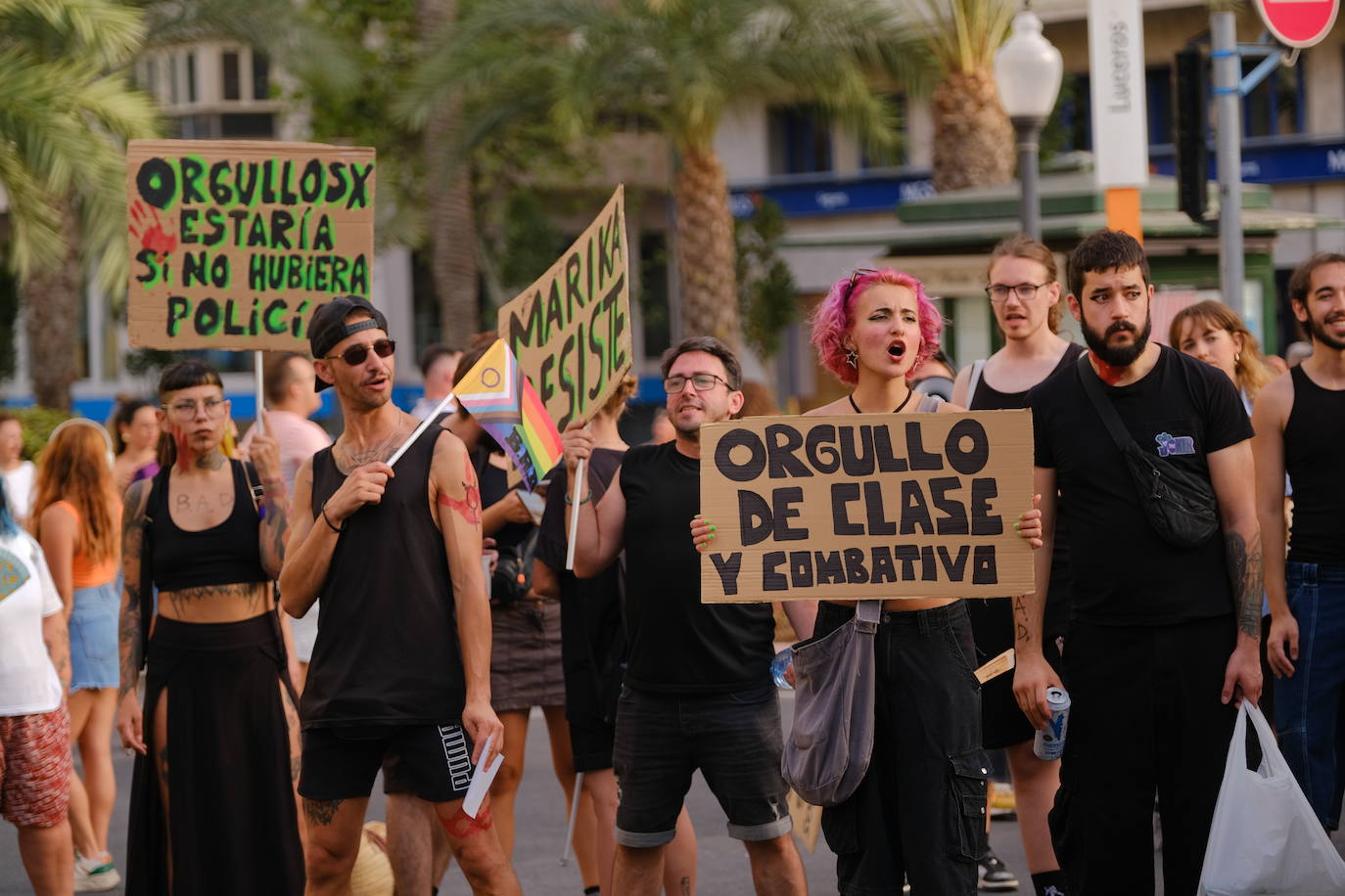 Multitudinaria manifestación del Orgullo LGTBIQ+ en Alicante