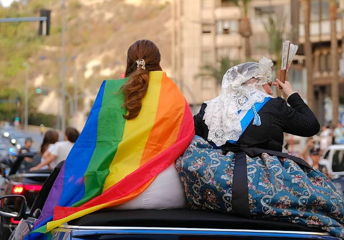 Multitudinaria manifestación del Orgullo LGTBIQ+ en Alicante