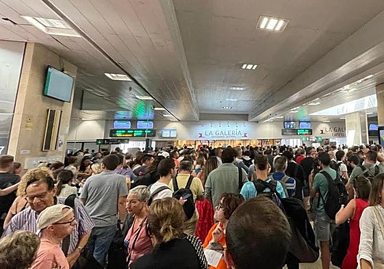 Colapso en la estación de Chamartín-Clara Campoamor.