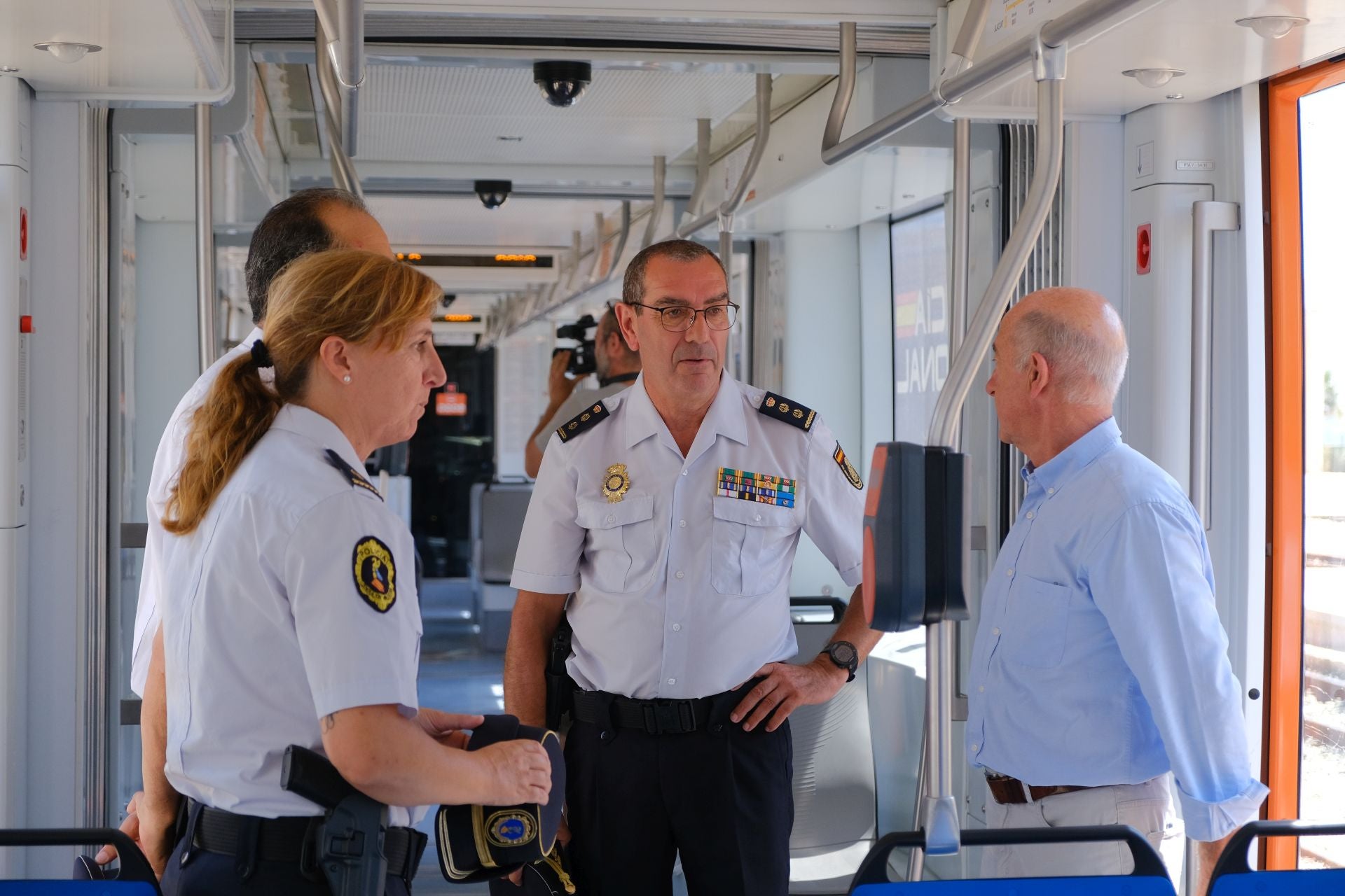 TRAM presenta en Alicante el convoy conmmemorativo del bicentenario de la Policía Nacional