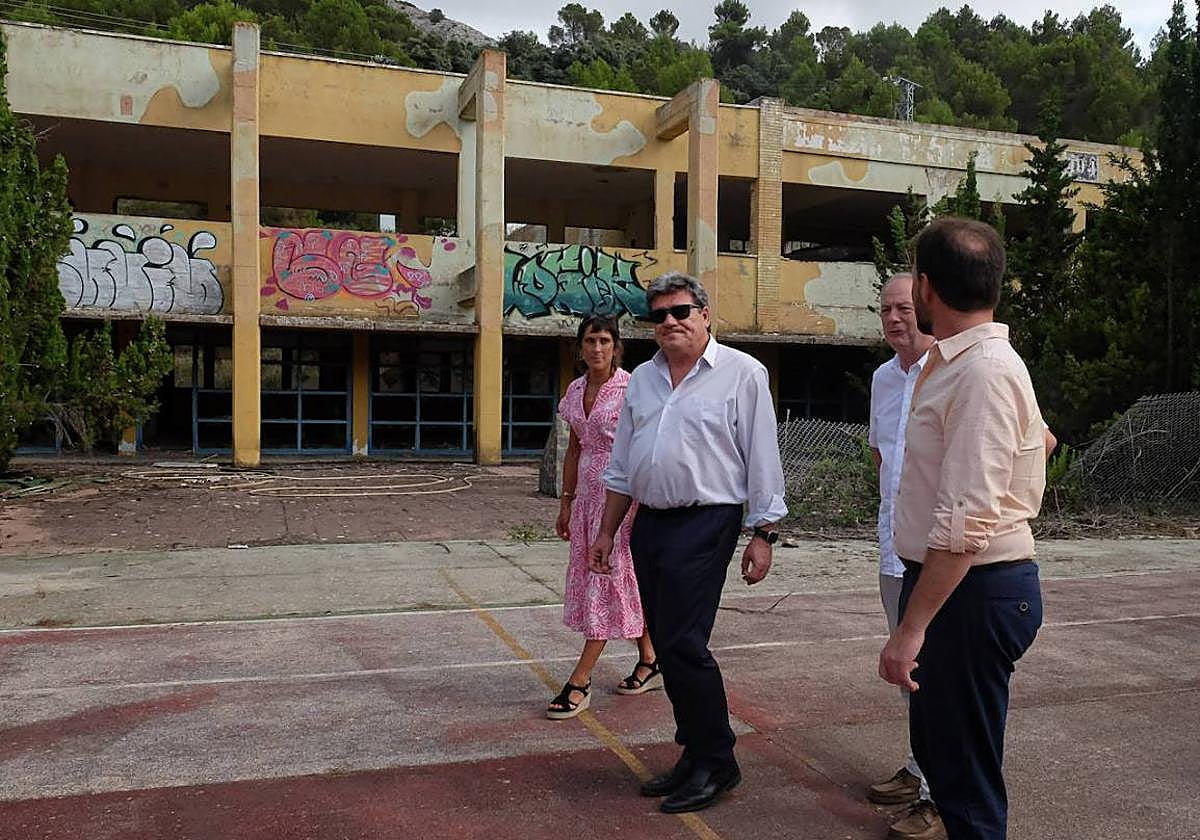 Visita del ministro Escrivá el pasado año a la base de Aitana para presentar el proyecto.