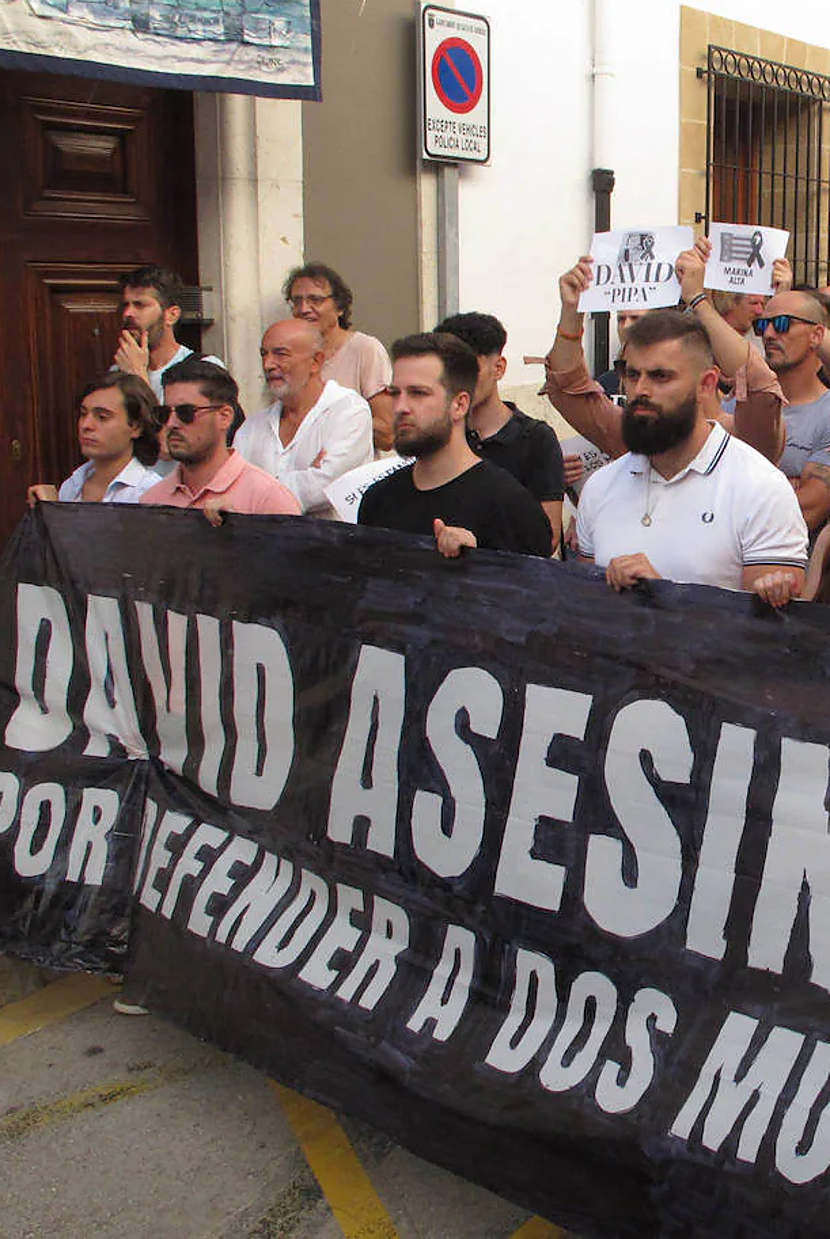 Imagen principal - En libertad bajo fianza de 3.000 euros el acusado del brutal asesinato de David en Gata de Gorgos