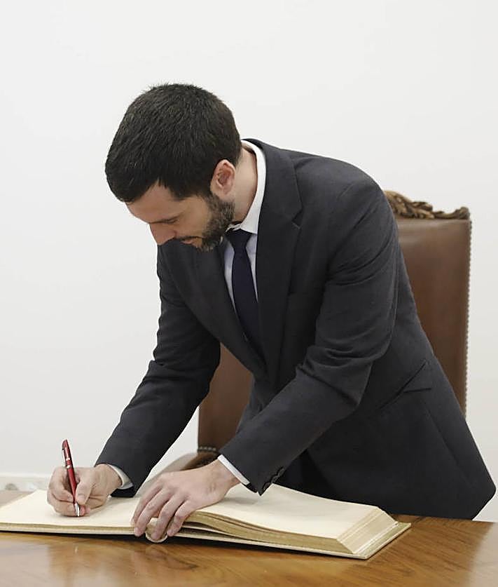 Imagen secundaria 2 - Imágenes de la visita del ministro este jueves a Dénia.