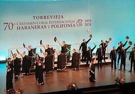 El Coro de Cámara del Departamento de Música de la Universidad de Guadalajara, durante su actuación.