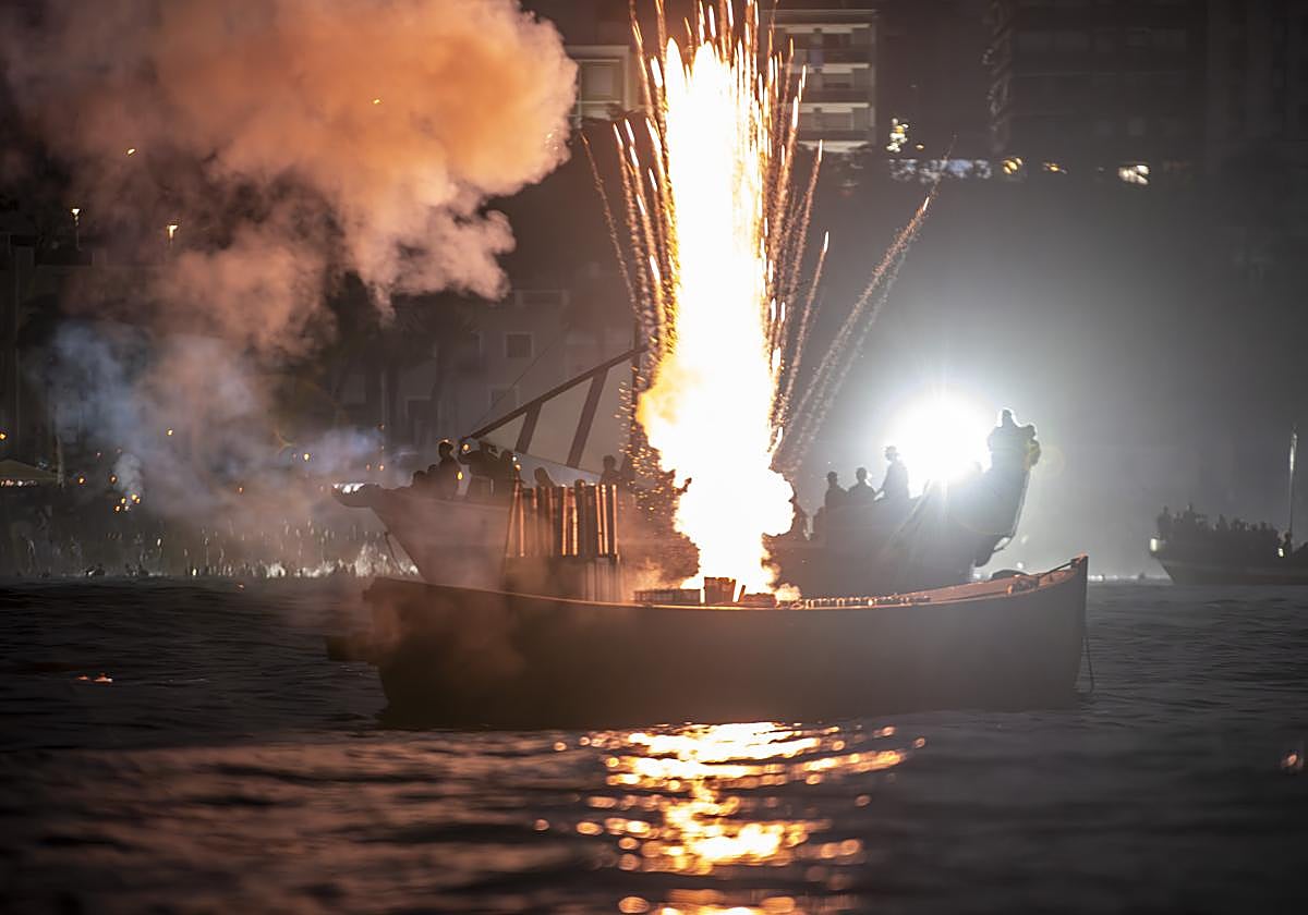 Momento del desembarco moro de La Vila Joiosa.