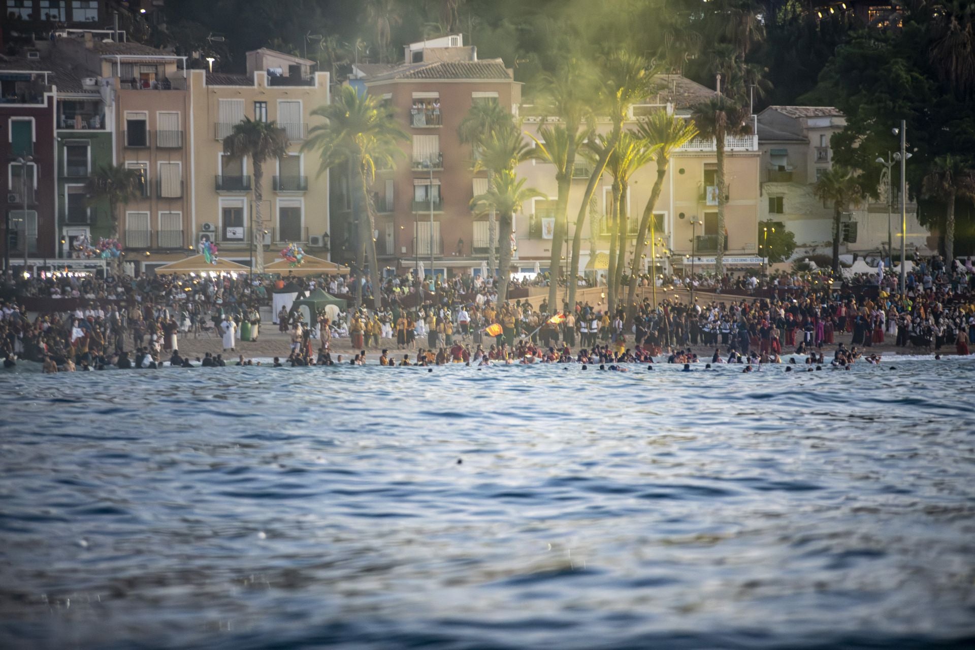 Impresionante desembarco moro en las fiestas de La Vila Joiosa