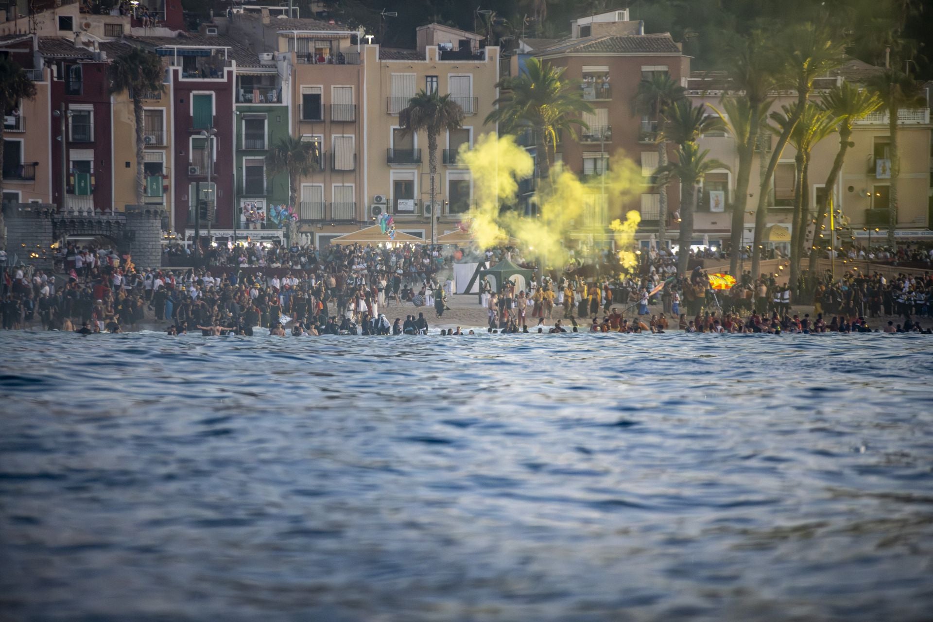 Impresionante desembarco moro en las fiestas de La Vila Joiosa