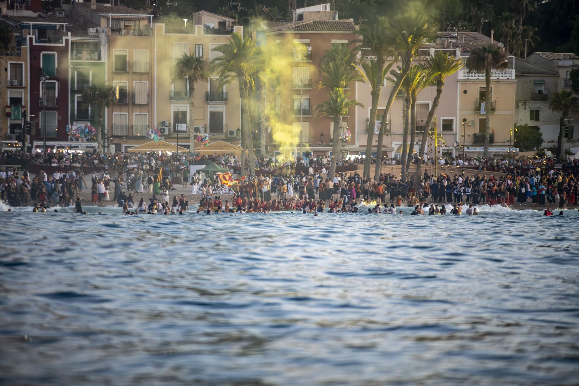 Impresionante desembarco moro en las fiestas de La Vila Joiosa