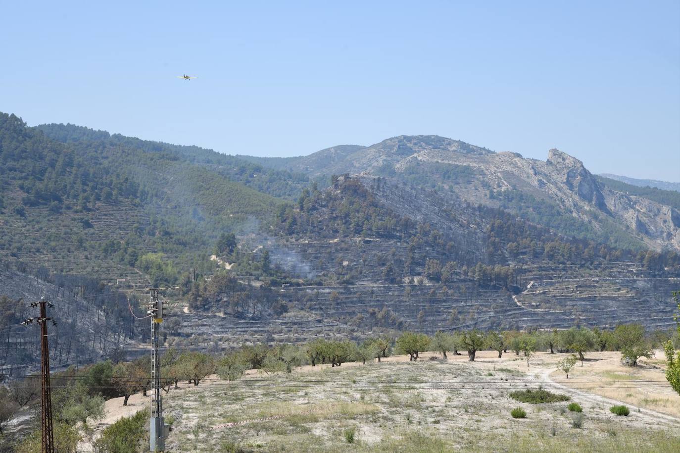Una montaña de ceniza gris