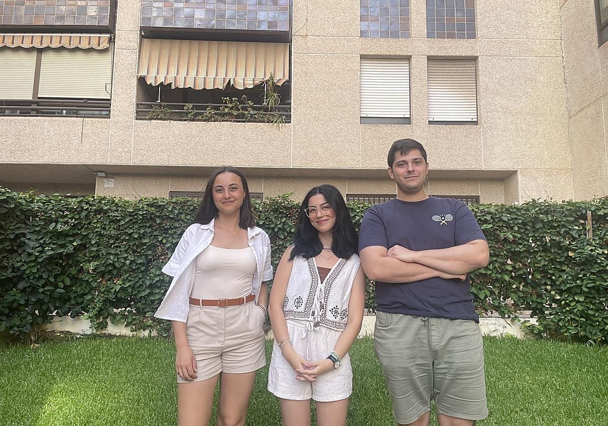 Aitana, Vera y Juan, tres de los miles de estudiantes que denuncian falta de oportunidades de trabajo y malas condiciones laborales.