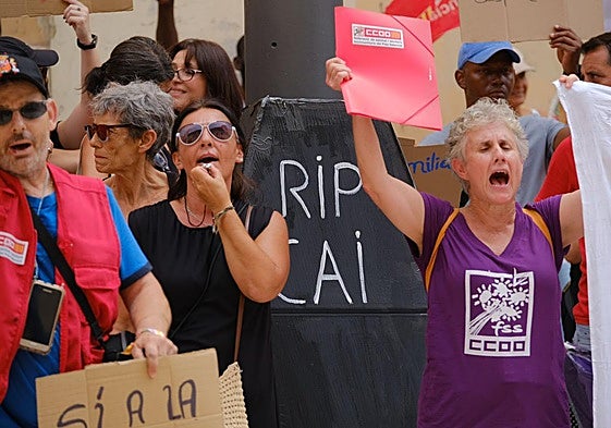 La plantilla del albergue de personas sin hogar de Alicante protesta por el nuevo pliego