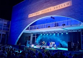 El auditorio Pedro Vaello lleno de gente para el concierto.