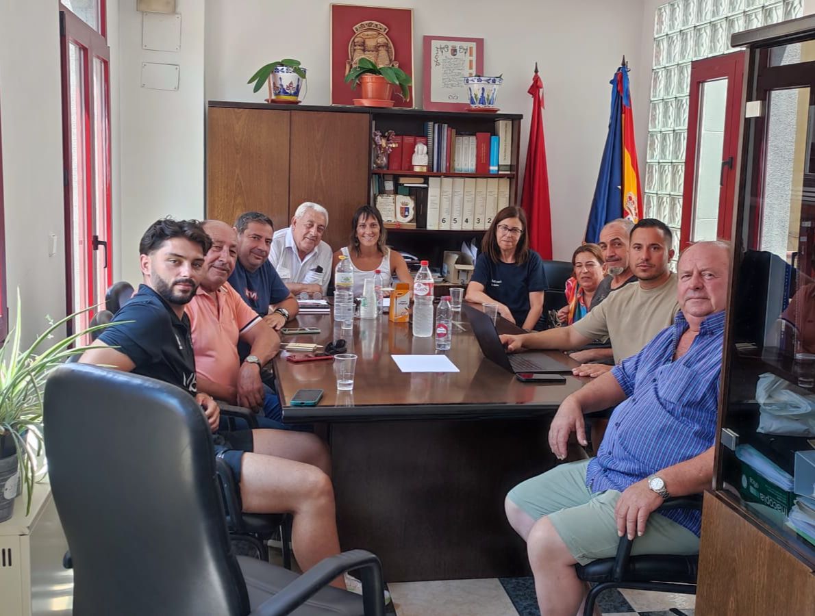 Alcaldes socialistas de la zona de La Muntanya reunidos tras el incendio.
