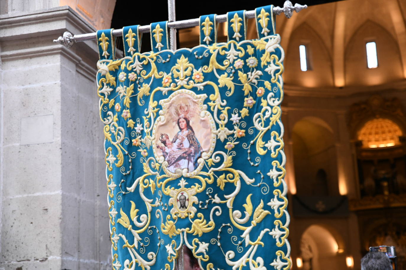 Alicante rinde homenaje a su patrona