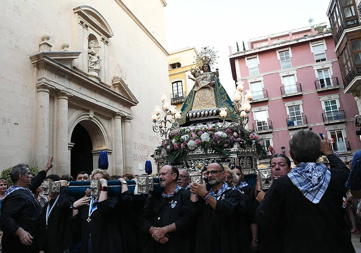 Alicante rinde homenaje a su patrona