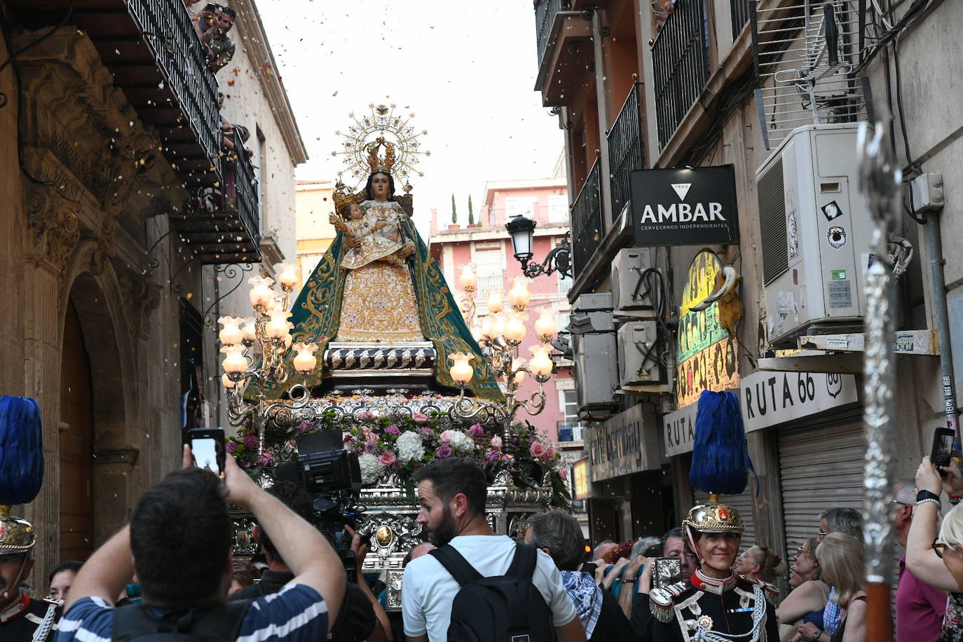 Alicante rinde homenaje a su patrona