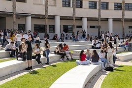 Alumnos en el aulario II de la universidad de Alicante