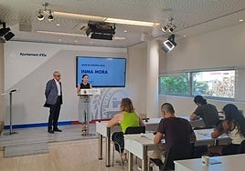 La portavoz de la Junta de Gobierno Local de Elche, Inma Mora, durante su comparecencia.