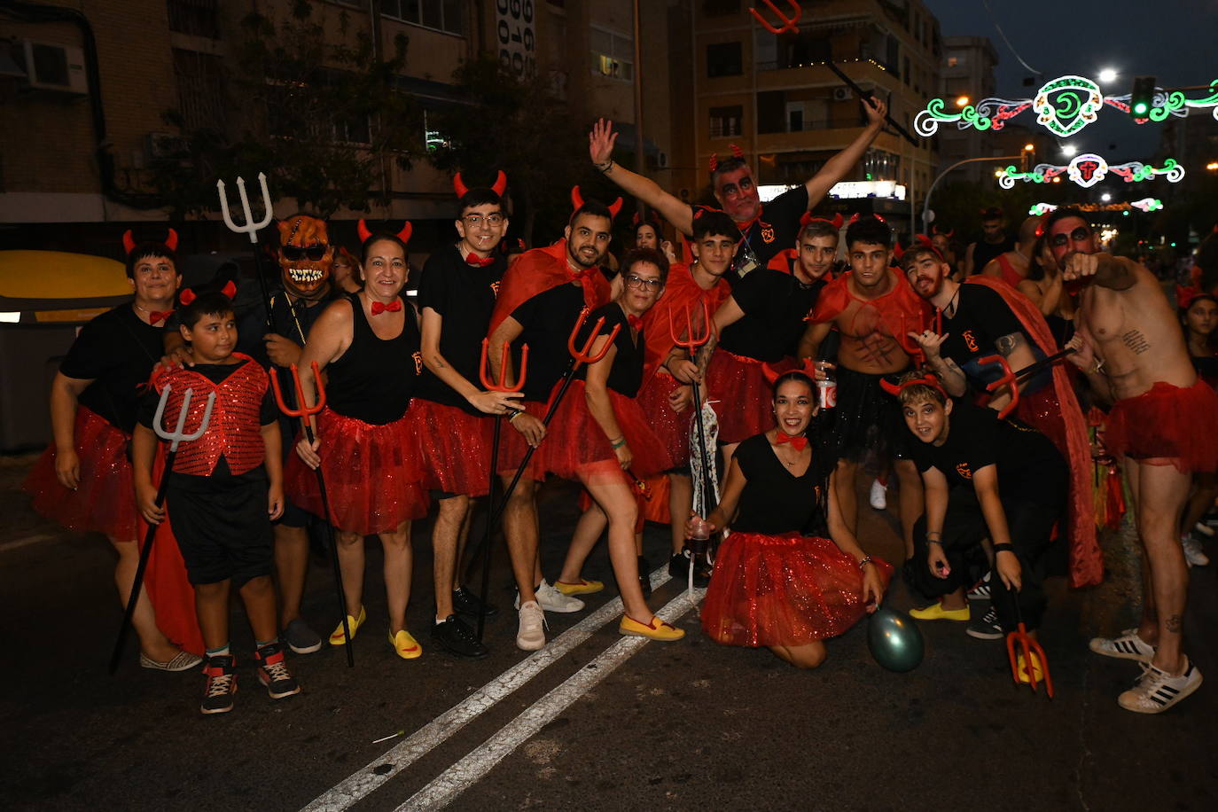 La Retreta de los Moros y Cristianos de Altozano llena de color el barrio