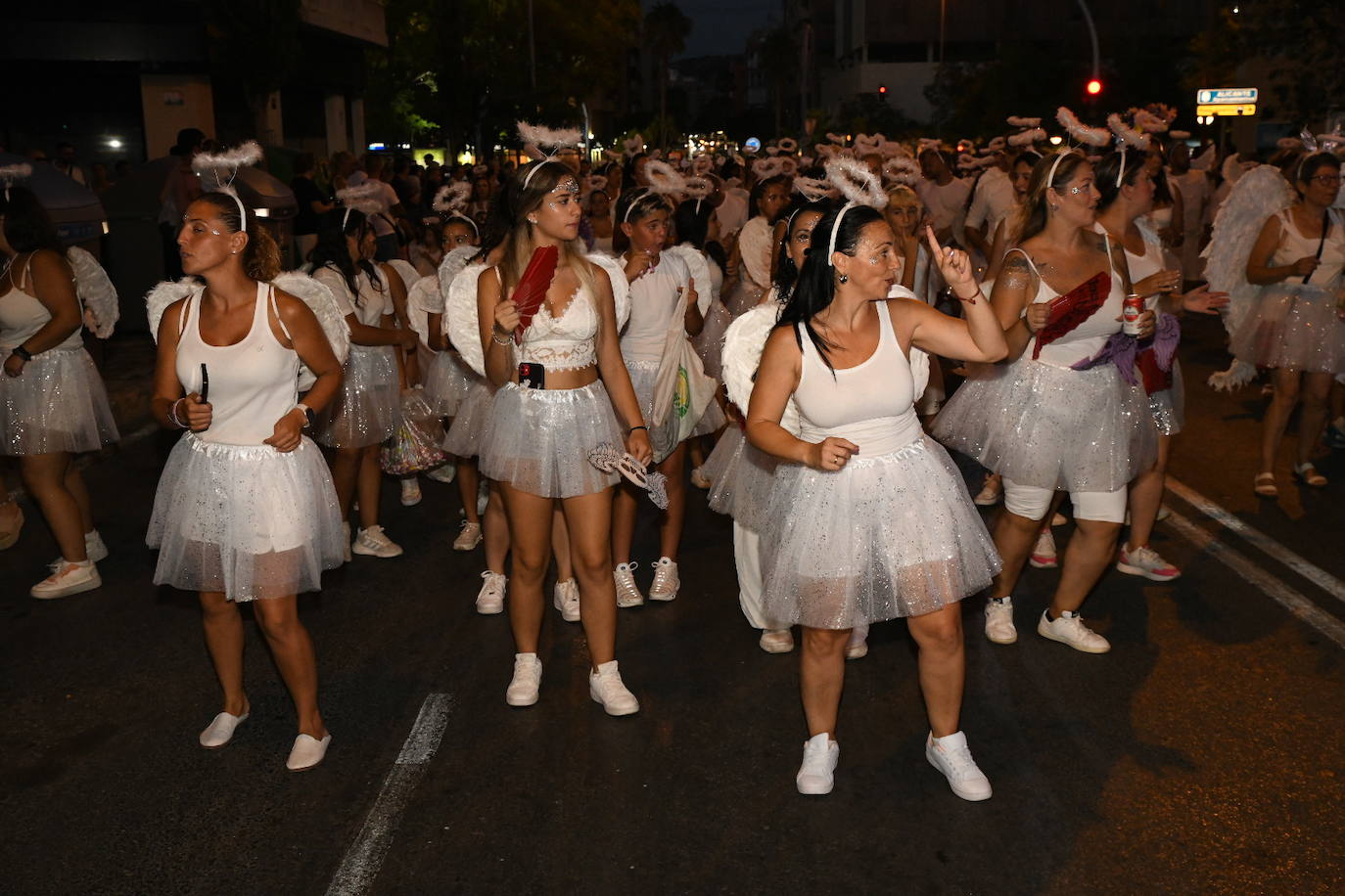 La Retreta de los Moros y Cristianos de Altozano llena de color el barrio