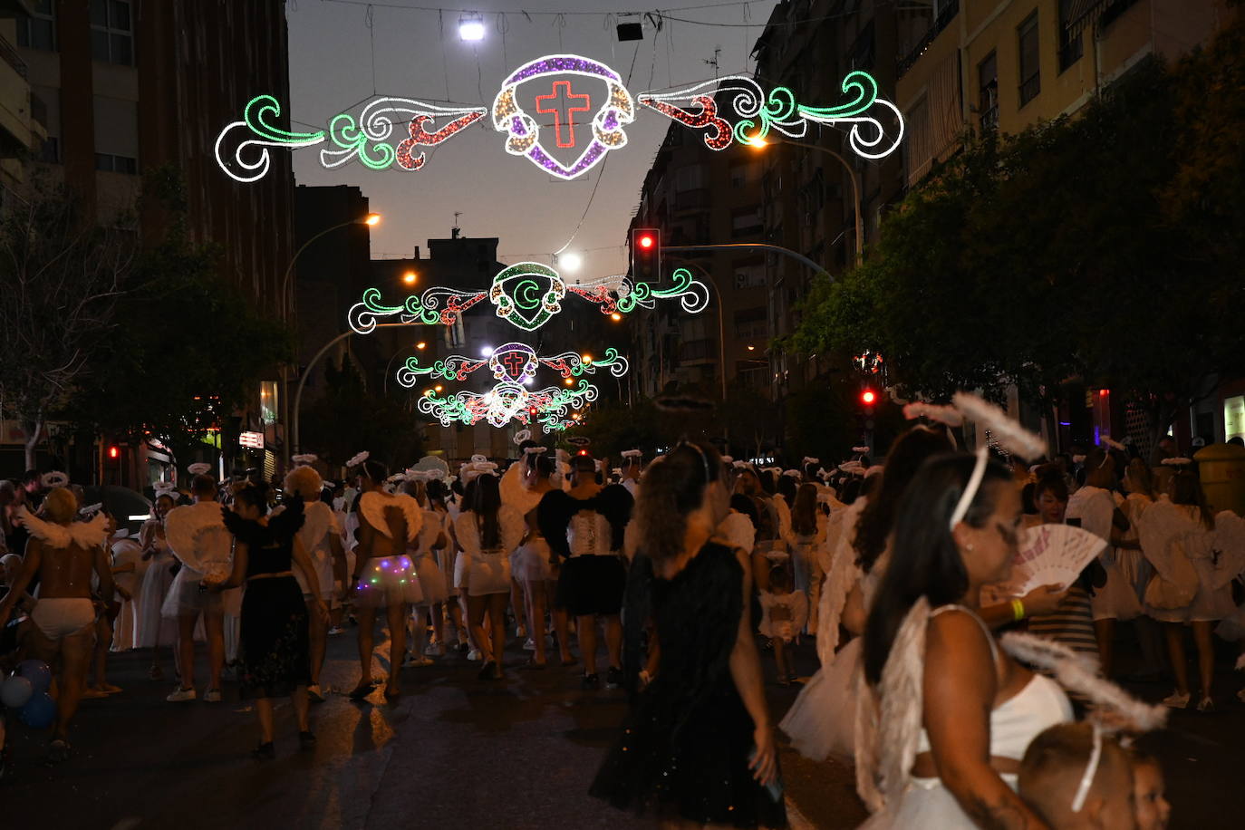 La Retreta de los Moros y Cristianos de Altozano llena de color el barrio