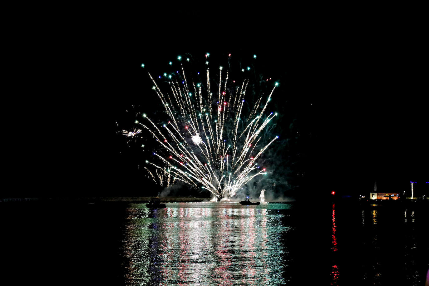 Así ha sido el Desfile de Gala y el Castillo de Fuegos de Dénia