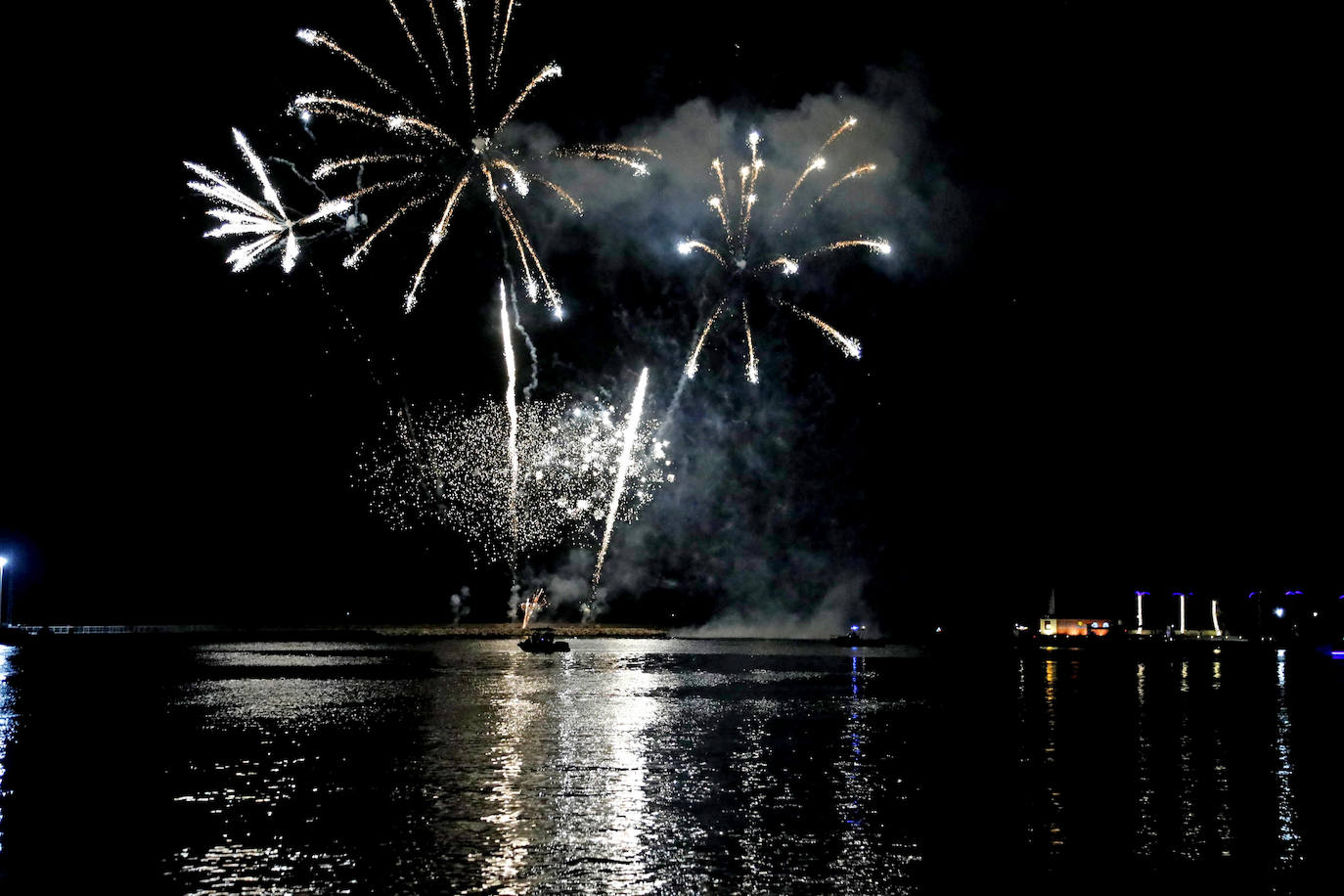Así ha sido el Desfile de Gala y el Castillo de Fuegos de Dénia