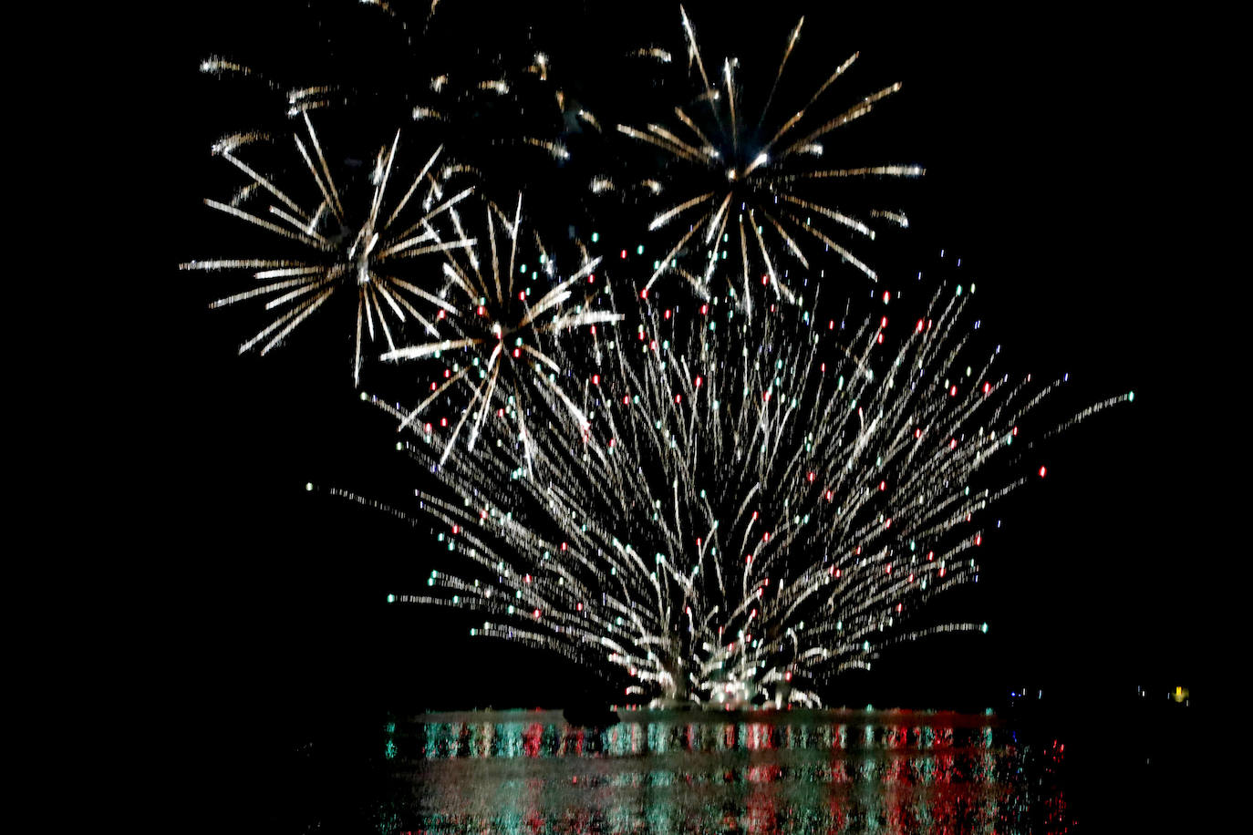 Así ha sido el Desfile de Gala y el Castillo de Fuegos de Dénia