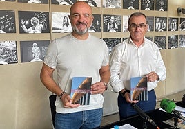 El concejal de Cultura, Antonio Quesada, y el coordinador de Cultura del Ayuntamiento, Manuel Esteban Moreno, han sido los encargados de presentar esta oferta