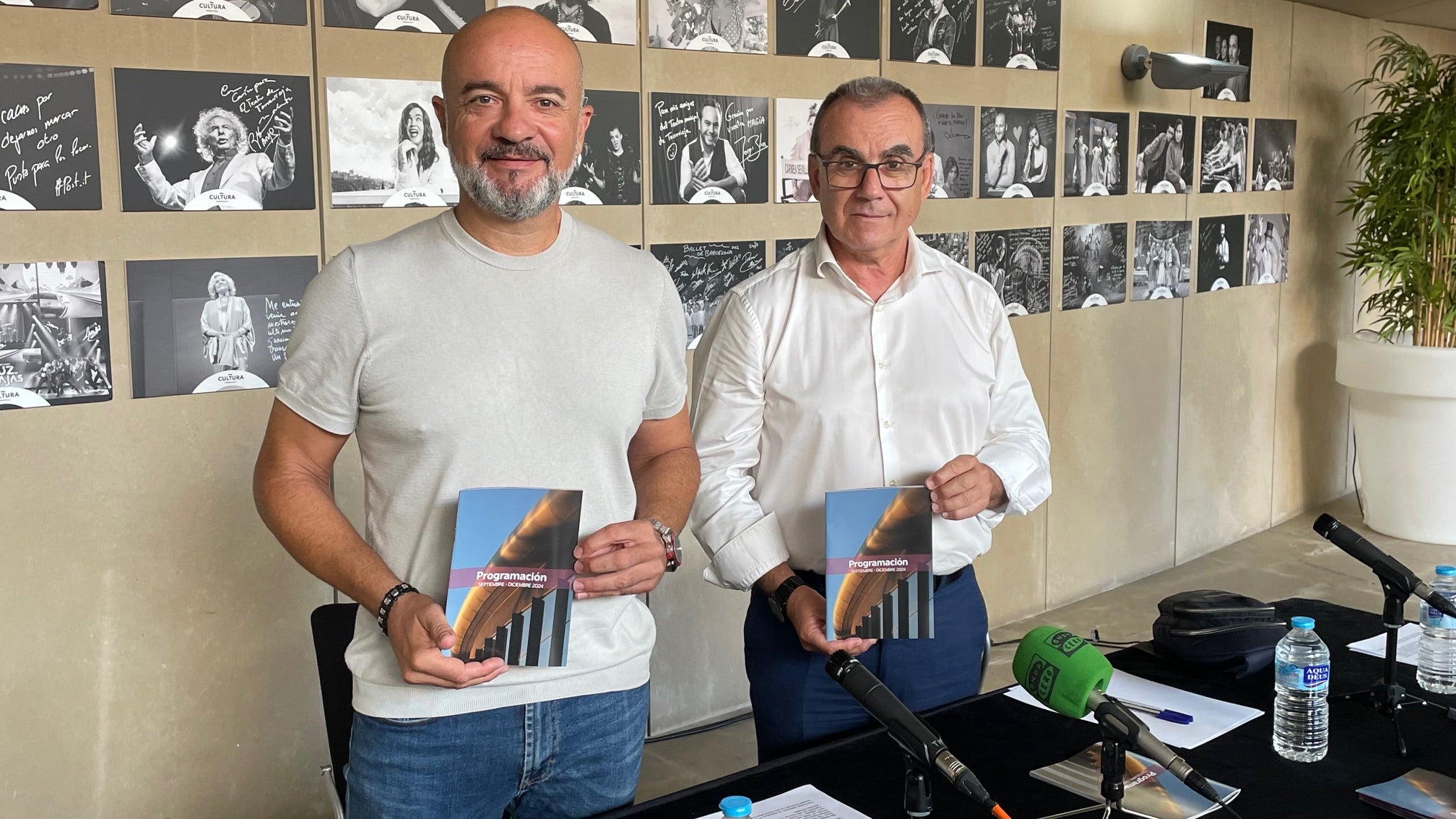 El concejal de Cultura, Antonio Quesada, y el coordinador de Cultura del Ayuntamiento, Manuel Esteban Moreno, han sido los encargados de presentar esta oferta