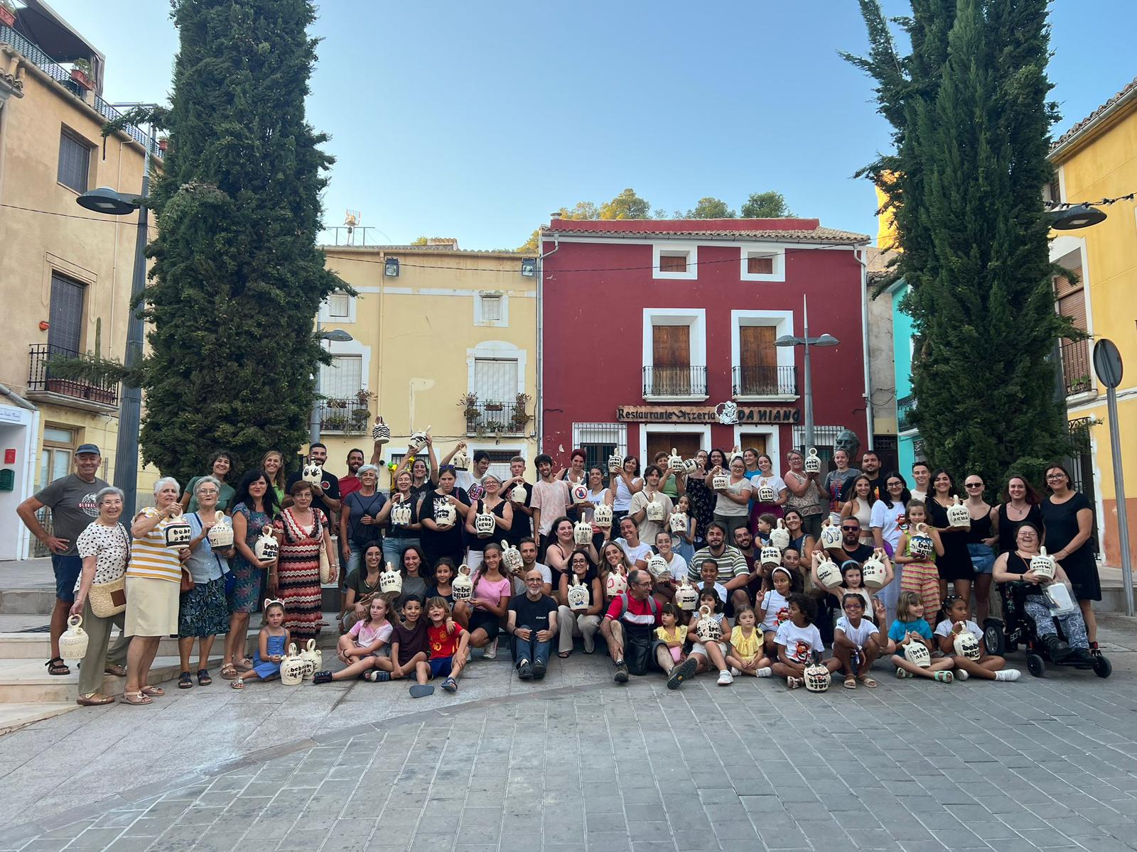 Imagen principal - Evento de 'pintabotijos' de Villena.