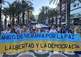Marcha cívica en favor de Ucrania en Alicante.